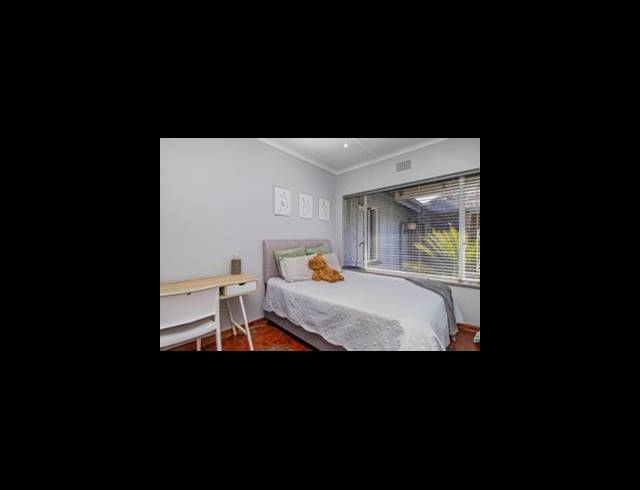 5 BEDROOM FREESTANDING FOR SALE IN GLEN MARAIS